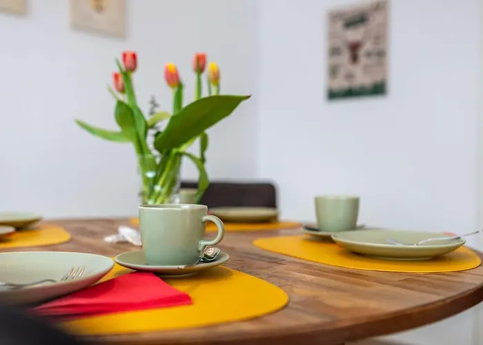 Am Enzufer Mit Balkon In Im Schwarzwald 公寓 *