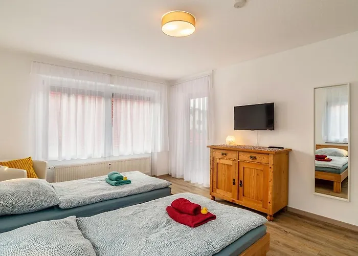 Am Enzufer Mit Balkon In Im Schwarzwald 公寓 *